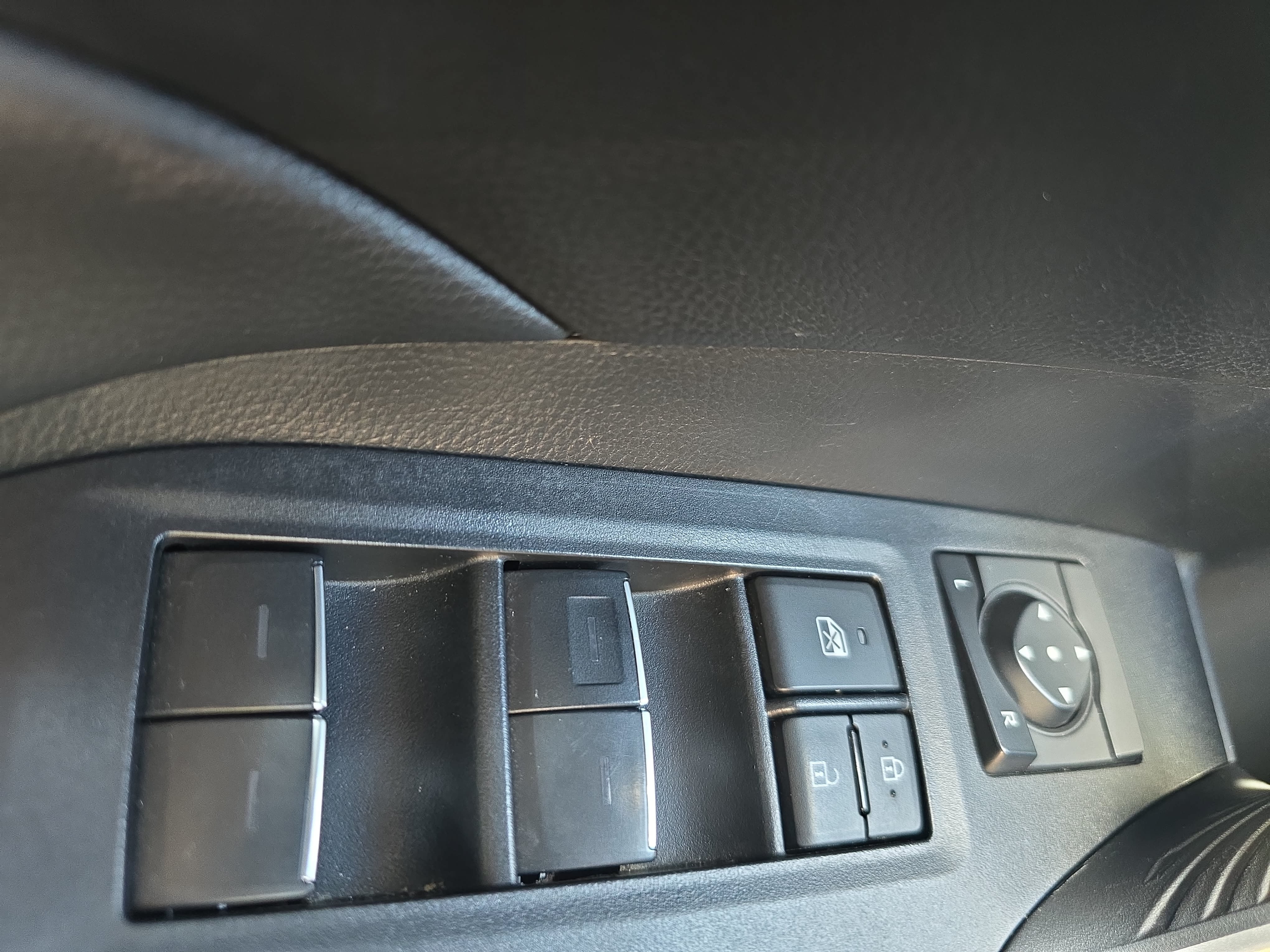 Used 2024 Toyota RAV4 XLE FWD image 24