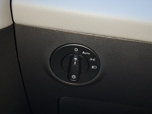 Used 2022 Volkswagen Taos SE image 25