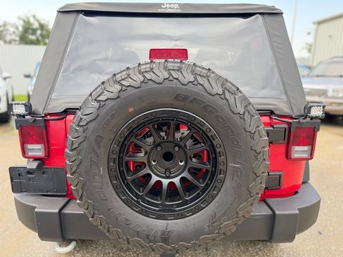 Used 2017 Jeep Wrangler Sport w/ Quick Order Package 24S AWD/4WD image 4