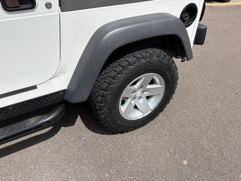 Used 2005 Jeep Wrangler Rubicon AWD/4WD image 11