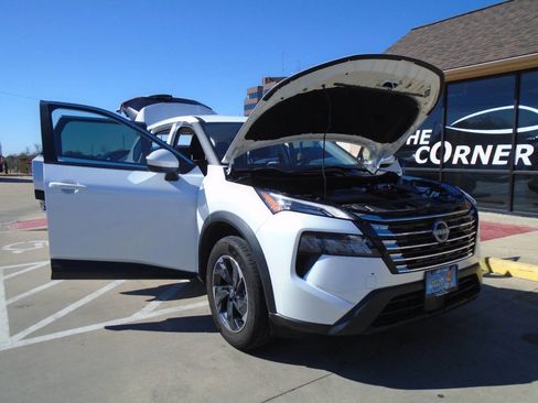 Used 2024 Nissan Rogue SV image 20