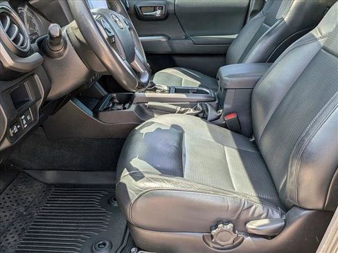 Used 2018 Toyota Tacoma TRD Off-Road AWD/4WD image 18