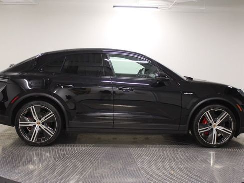 New 2026 Porsche Macan 4S Electric image 8