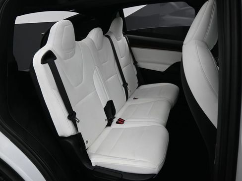 Used 2023 Tesla Model X image 30