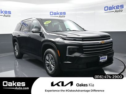 Used 2024 Chevrolet Traverse LT