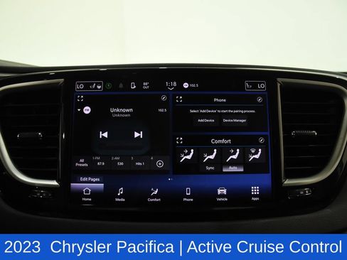 Used 2023 Chrysler Pacifica Touring-L FWD image 18