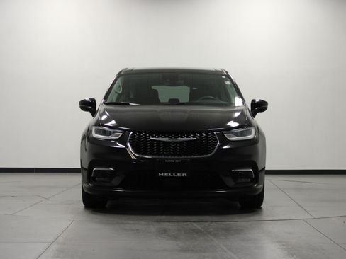 Used 2023 Chrysler Pacifica Touring-L FWD image 9