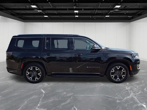 Used 2024 Jeep Wagoneer Series III AWD/4WD image 6