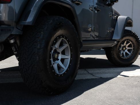 Used 2018 Jeep Wrangler Unlimited Rubicon w/ Dual Top Group image 17