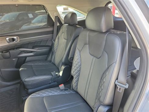 Used 2023 Kia Sorento SX Prestige image 13