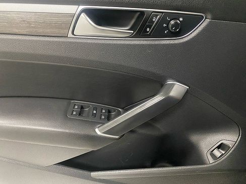Used 2018 Volkswagen Passat 2.0T SE image 9