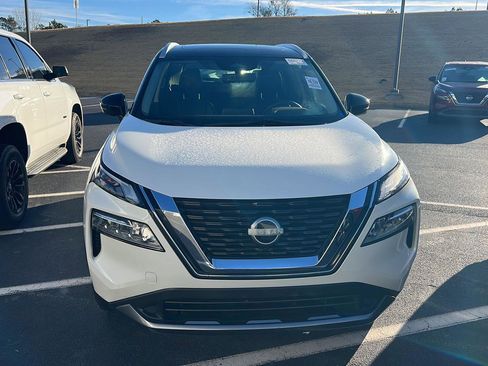 Used 2023 Nissan Rogue SL image 4