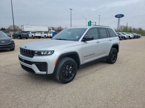 New 2026 Jeep Grand Cherokee Altitude RWD image 19