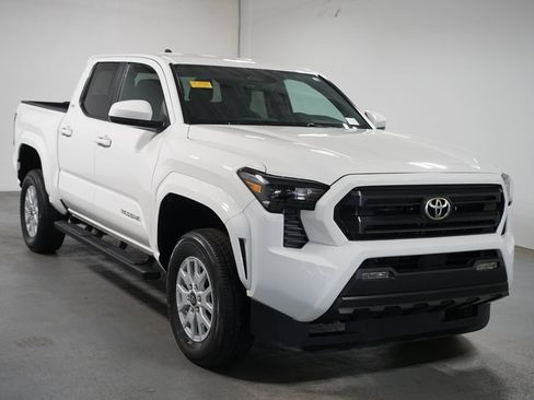 Certified 2025 Toyota Tacoma SR5 RWD image 3