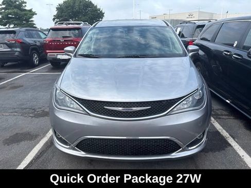 Used 2019 Chrysler Pacifica Touring Plus FWD image 2