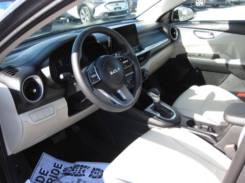 Used 2023 Kia Forte LXS image 9
