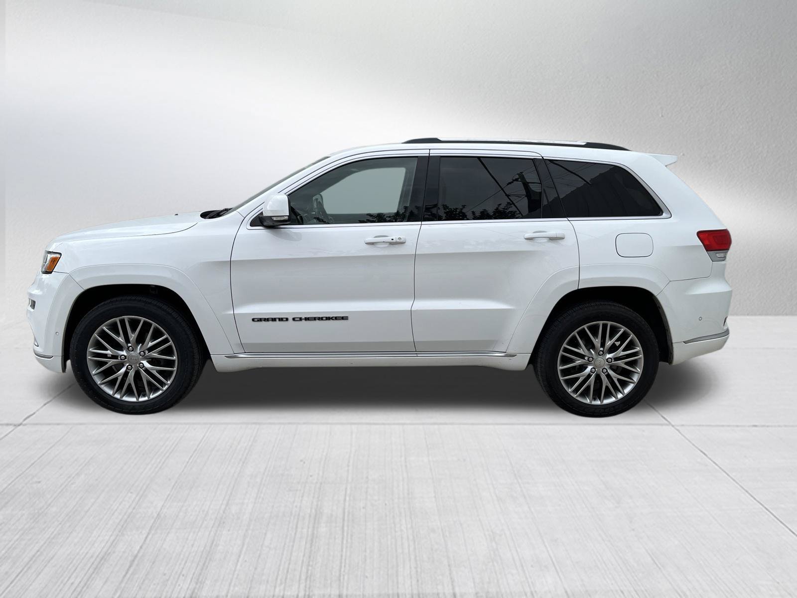 Used 2017 Jeep Grand Cherokee Summit w/ Platinum Series Group AWD/4WD image 4