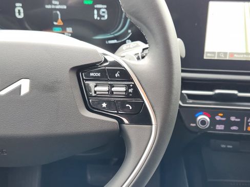 Certified 2024 Kia Niro EX FWD image 26