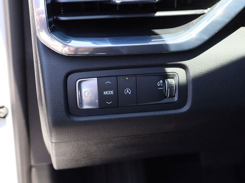 Certified 2025 GMC Acadia Elevation FWD image 12
