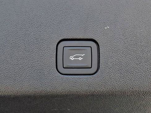 Certified 2025 Cadillac XT6 Premium Luxury w/ Technology Package image 29