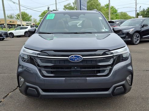 Used 2025 Subaru Forester Touring AWD/4WD image 2