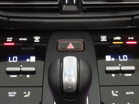 Certified 2026 Porsche Macan AWD/4WD image 26