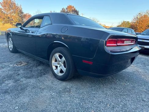 Used 2010 Dodge Challenger SE image 4
