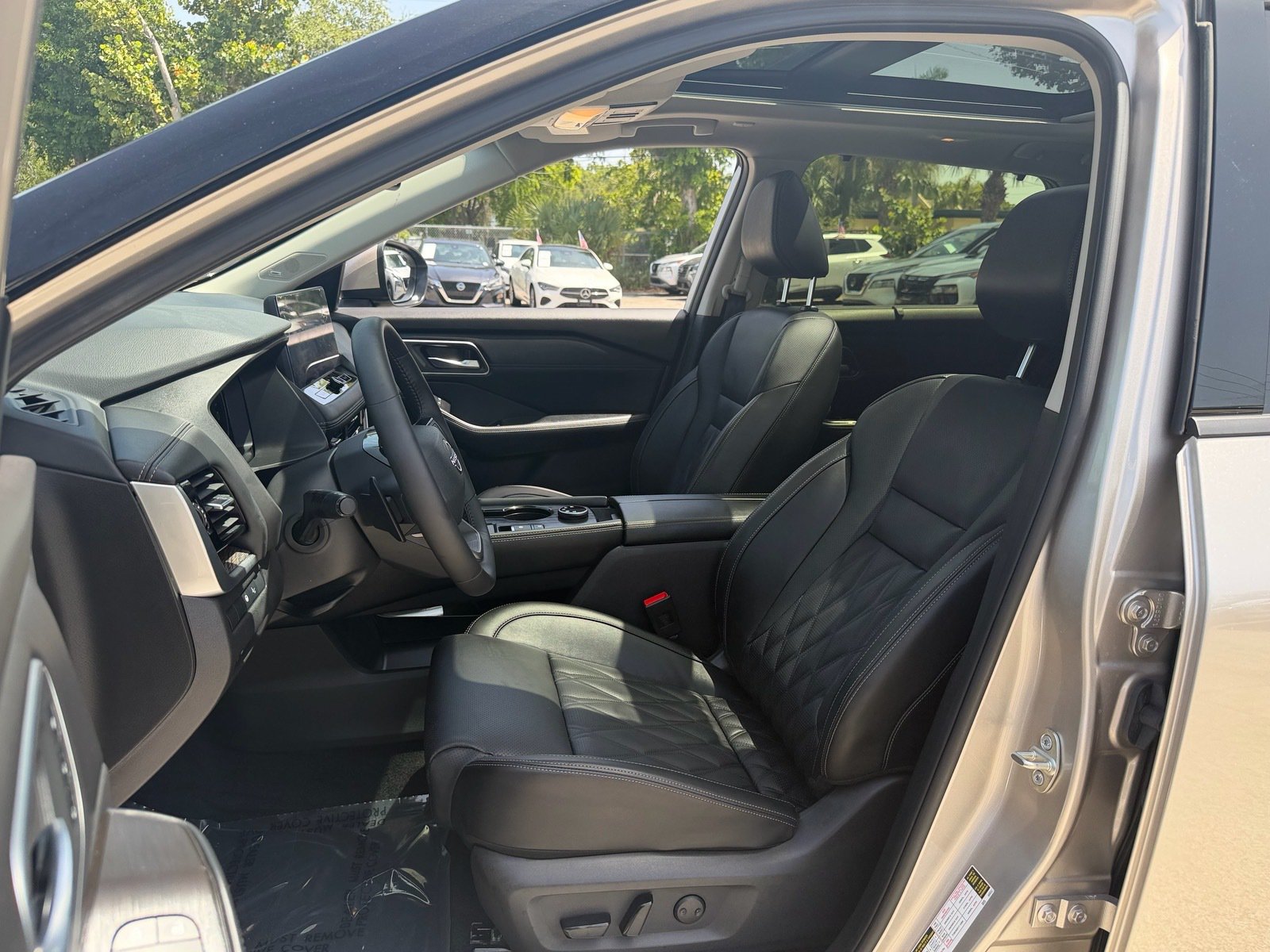Used 2026 Nissan Rogue Platinum w/ Platinum Premium Package AWD/4WD image 9