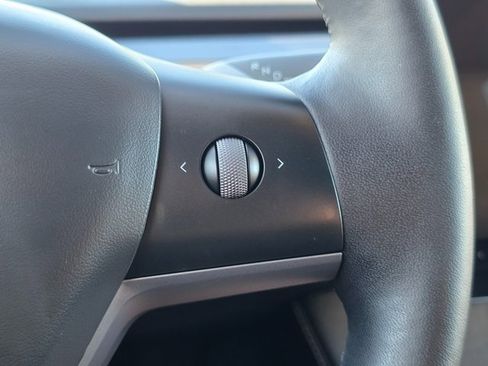 Used 2023 Tesla Model Y AWD image 26