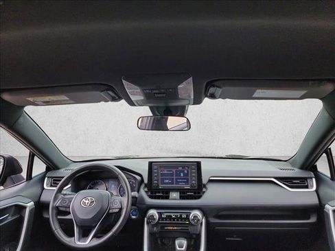 Used 2022 Toyota RAV4 SE image 16