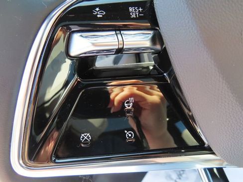 Used 2024 Cadillac Lyriq Luxury AWD/4WD image 19