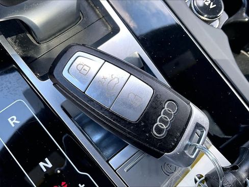Used 2019 Audi Q8 Prestige AWD/4WD image 15
