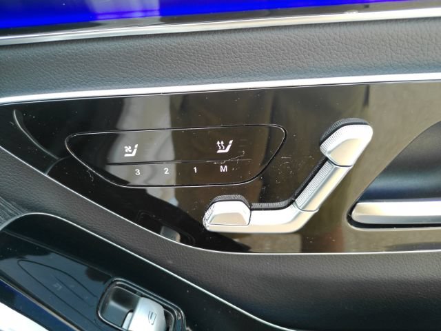 Used 2022 Mercedes-Benz S 500 4MATIC w/ AMG Line Package image 24