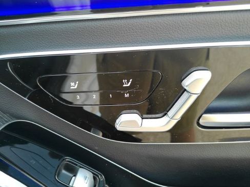 Used 2022 Mercedes-Benz S 500 4MATIC w/ AMG Line Package image 24