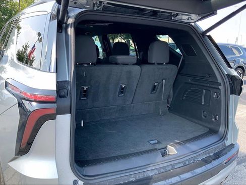 Used 2024 Chevrolet Traverse LT AWD/4WD image 4