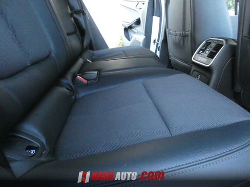 Used 2024 Porsche Macan AWD/4WD image 36