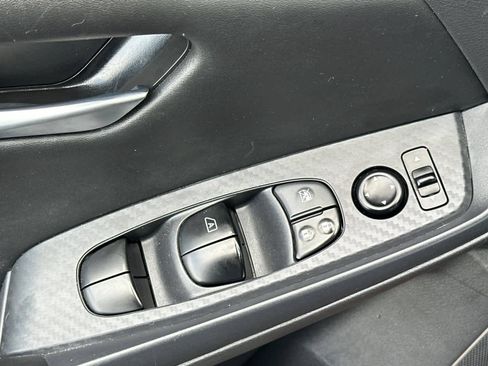 Used 2025 Nissan Sentra SV FWD image 14