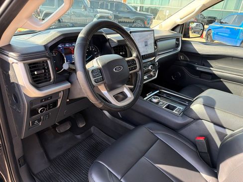 Used 2024 Ford Expedition XLT RWD image 10