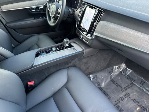 Certified 2025 Volvo S90 B6 Plus w/ Protection Package Premier image 18
