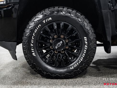 Used 2019 Chevrolet Silverado 3500 High Country w/ Duramax Plus Package image 9