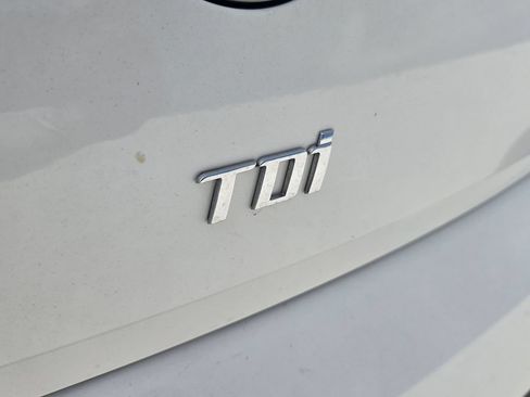 Used 2014 Volkswagen Beetle TDI FWD image 11