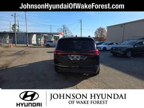 Used 2022 Chrysler Pacifica Limited w/ S Appearance Package image 14
