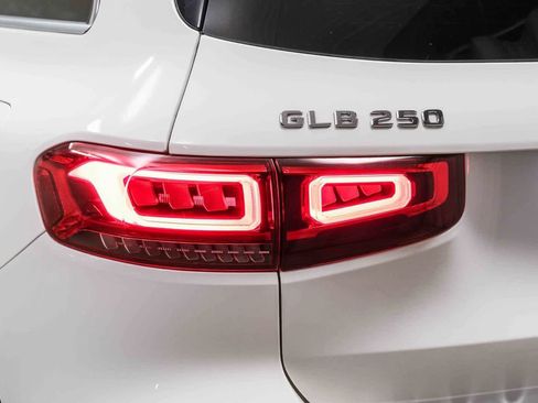 Certified 2022 Mercedes-Benz GLB 250 image 7