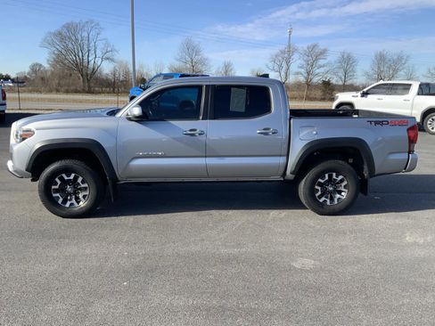 Used 2017 Toyota Tacoma TRD Off-Road image 9