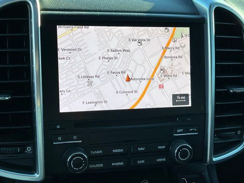 Used 2018 Porsche Cayenne Platinum Edition image 17