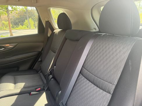 Used 2019 Nissan Rogue SV FWD image 14
