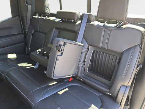 Used 2019 Chevrolet Silverado 1500 High Country w/ Technology Package AWD/4WD image 16