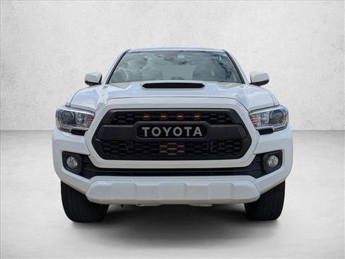 Used 2022 Toyota Tacoma TRD Sport w/ Technology Package image 2