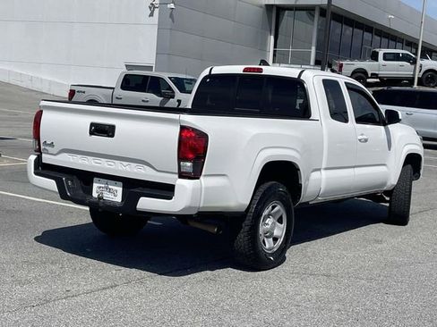 Used 2023 Toyota Tacoma SR w/ SR Convenience Package AWD/4WD image 3