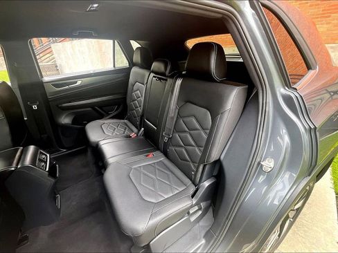 Used 2025 Volkswagen Atlas Cross Sport SE FWD image 37